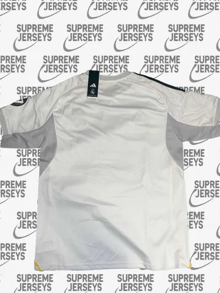 Домакински екип на Реал Мадрид 2025/26